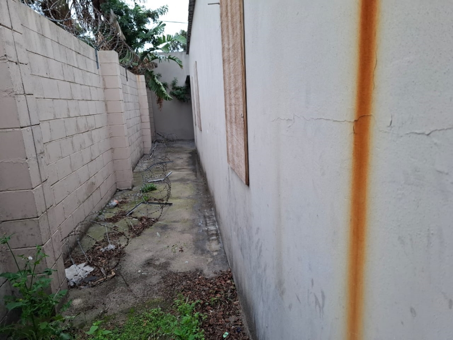 6 Bedroom Property for Sale in Oakdale Western Cape
